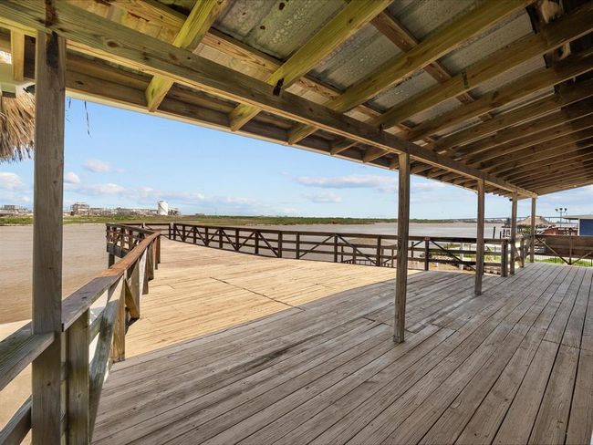 Take a rest off the deck with canal frontage | Image 31