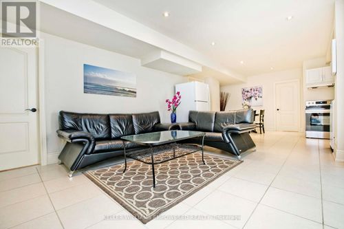 206 Kingsdale Avenue, Toronto (Willowdale East), ON, M2N3W9 | Card Image