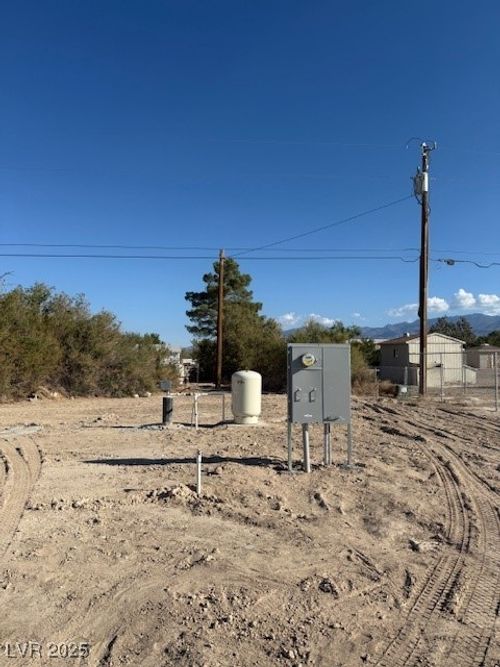 890 Mcmurray Dr, Pahrump, NV, 89060-2523 | Card Image