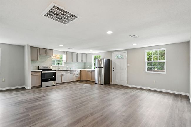 Living room area | Image 27