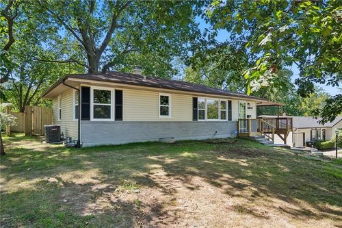 10015 E 31st St S, Independence, MO, 64052-1419 | Card Image