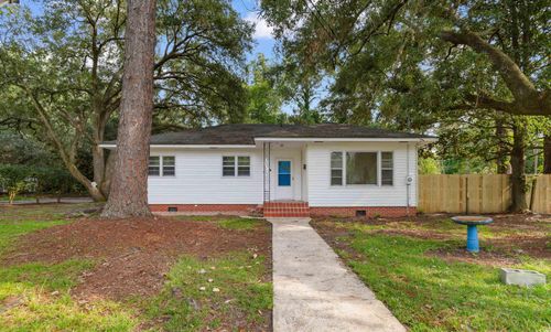 329 W Marion St, Mullins, SC, 29574-2621 | Card Image
