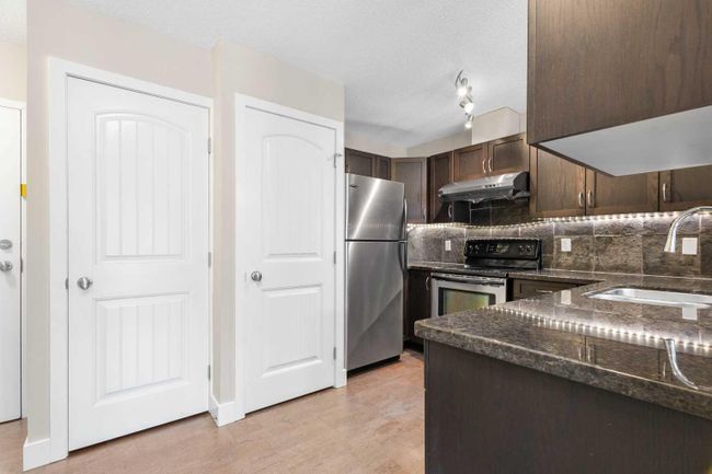 9 - 211 Village Terrace Sw, Home with 2 bedrooms, 1 bathrooms and 1 parking in Calgary AB | Image 8