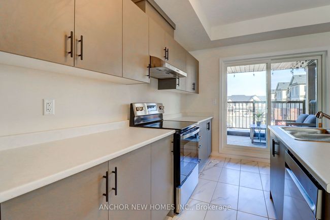 2091 Prestonvale Rd, House attached with 4 bedrooms, 3 bathrooms and 1 parking in Courtice ON | Image 9