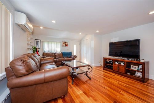 40 Roosevelt Ave, Inwood, NY, 11096-1334 | Card Image