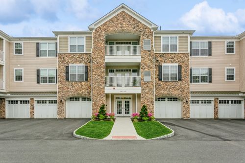 627-627 Brookside Court, Newtown, CT, 06470 | Card Image