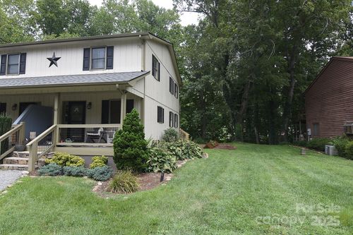 63 Riverside Villa Dr, Maggie Valley, NC, 28751-8802 | Card Image