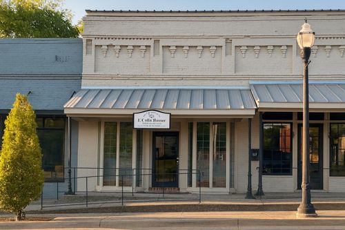 118 W Market St, Bolivar, TN, 38008-2358 | Card Image