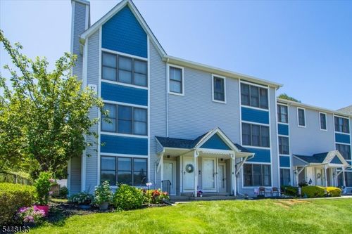 2 Heritage Ln, Hamburg, NJ, 07419-1328 | Card Image