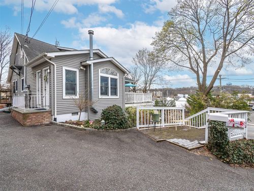 65 Shore Rd, Glen Cove, NY, 11542-4335 | Card Image