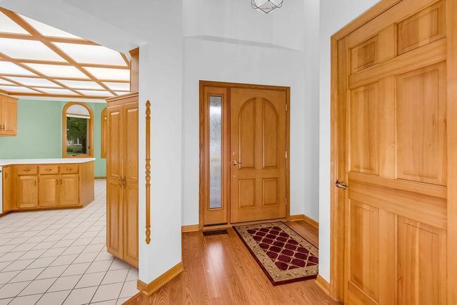 Front door and entry | Image 5