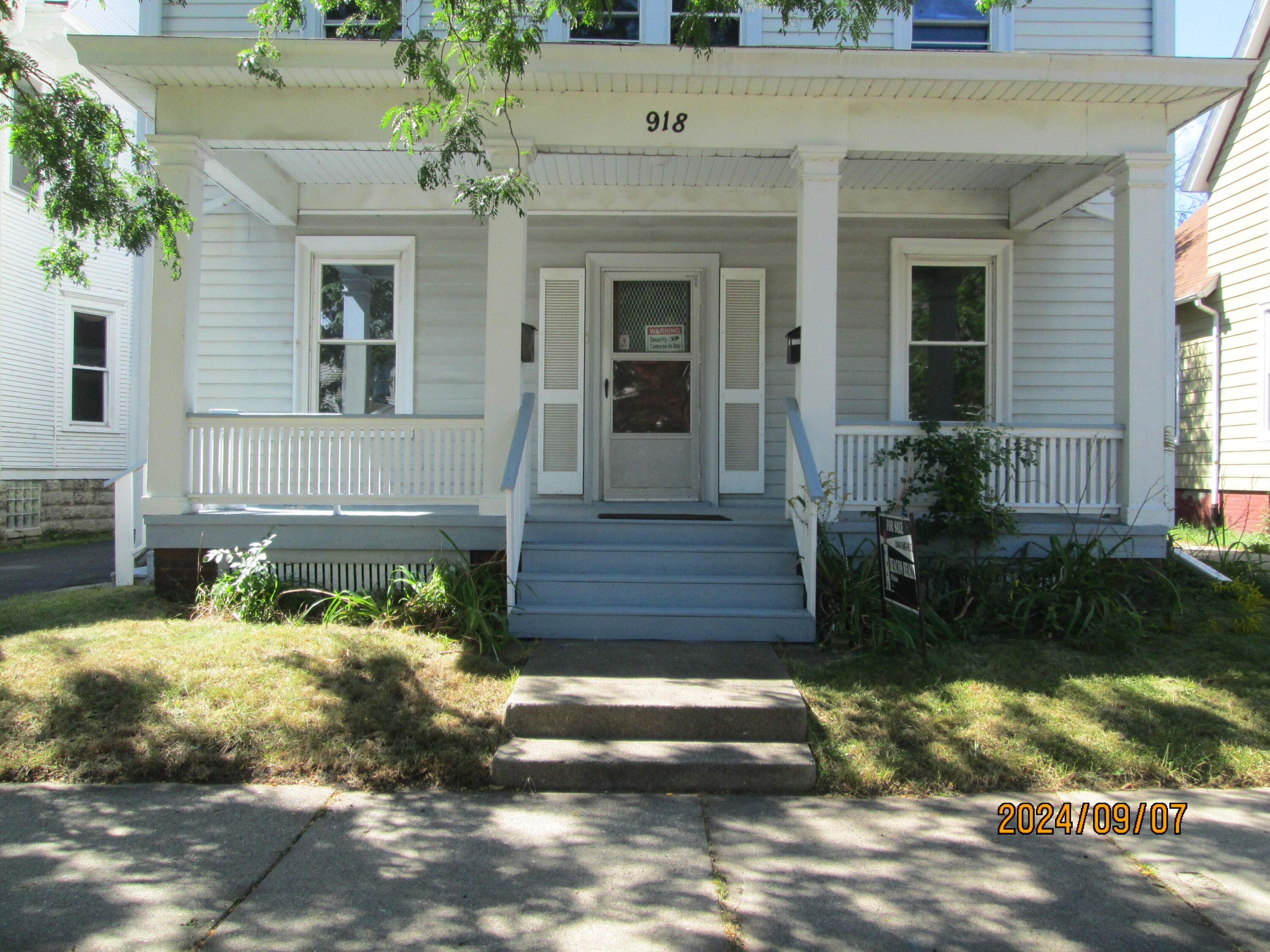 Villa St, Racine, WI 53403