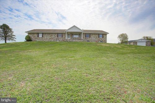 17515 Harbaugh Valley Rd, SABILLASVILLE, MD, 21780-9618 | Card Image