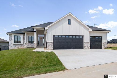 18104 Camelback Avenue, Omaha, NE, 68136 | Card Image