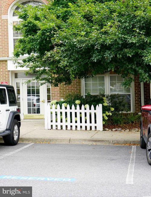 b-303-12004 Amber Ridge Cir, GERMANTOWN, MD, 20876-3912 | Card Image