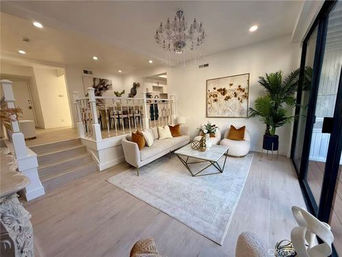 102 Intrepid Ct, Newport Beach, CA, 92663-2321 | Card Image