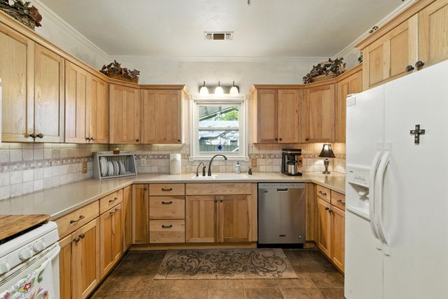 1111 W 8 Th St, House other with 3 bedrooms, 3 bathrooms and null parking in Cisco TX | Image 10