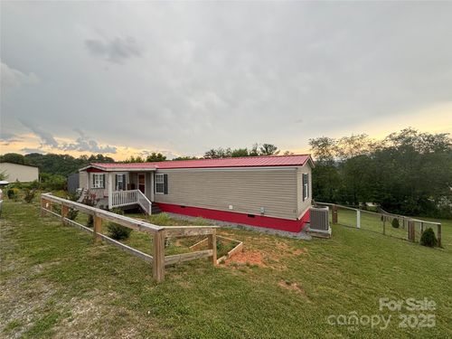 115 Logans Leap Ln, Canton, NC, 28716-0837 | Card Image