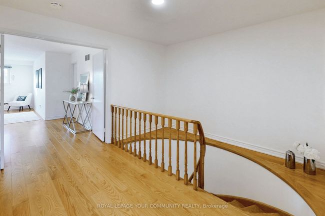 836 Messenger Meadow Dr, House attached with 3 bedrooms, 3 bathrooms and 2 parking in Mississauga ON | Image 7