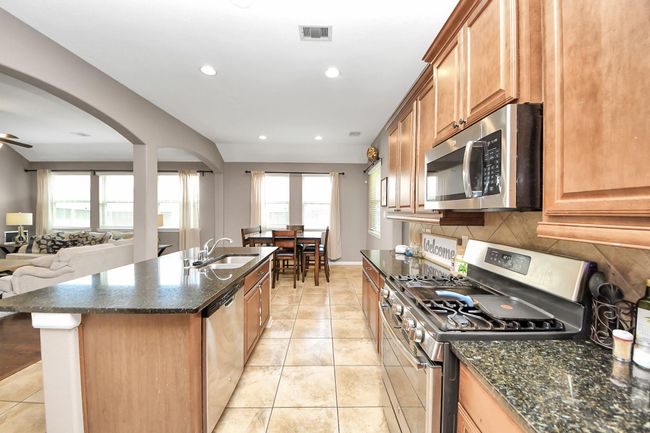 6810 Hunters Trace Ln, House other with 3 bedrooms, 3 bathrooms and 2 parking in Baytown TX | Image 14