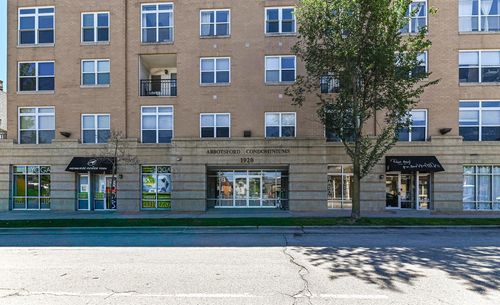 404-1920 N Farwell Avenue, Milwaukee, WI, 53202 | Card Image