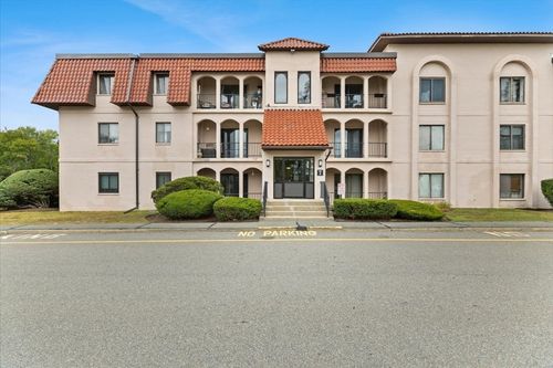 7-12-685 Oak St, Brockton, MA, 02301 | Card Image