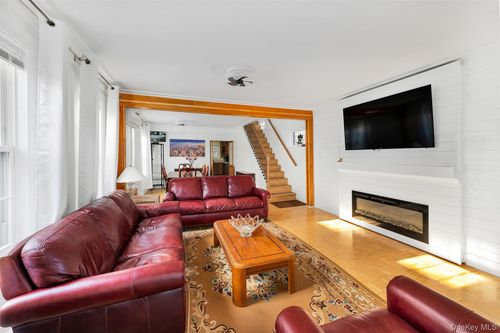 13211 107th Ave, South Richmond Hill, NY, 11419-3219 | Card Image