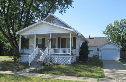1039 Bancroft St, Port Huron, MI, 48060-6242 | Card Image