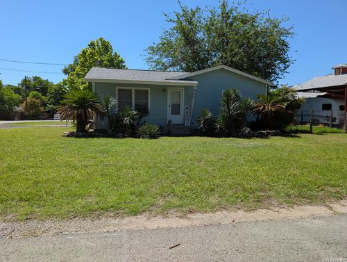 890 Josephine St, New Braunfels, TX, 78130-3306 | Card Image