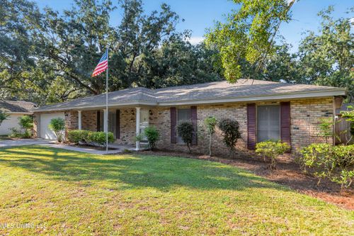 2560 Old Bay Rd, Biloxi, MS, 39531-2829 | Card Image