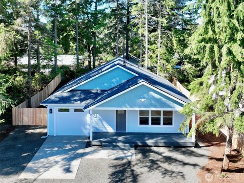 611 Weatherwax Loop Ne, Ocean Shores, WA, 98569-9418 | Card Image