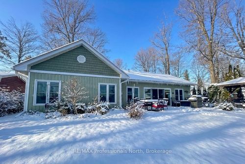 563 Dalhaven Rd, Ennismore, ON, K0L1T0 | Card Image