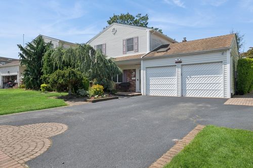 3066 Ira Rd, Bellmore, NY, 11710-5217 | Card Image