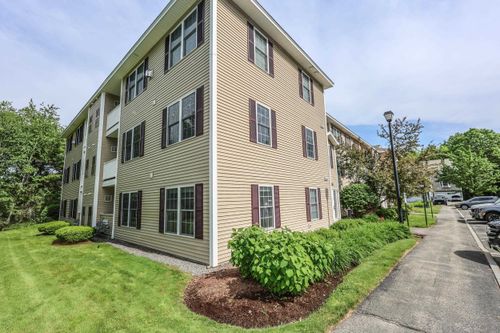137-6 Crestview Cir, Londonderry, NH, 03053-2483 | Card Image