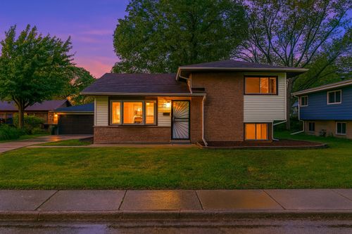 111 Algonquin St, Park Forest, IL, 60466-1424 | Card Image