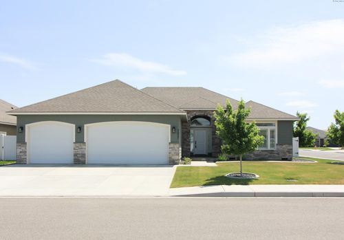 7077 W 29th Ave, Kennewick, WA, 99338-3502 | Card Image
