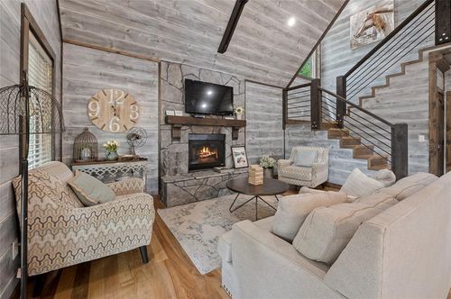 101 Scrub Oak Trl, Broken Bow, OK, 74728-9026 | Card Image