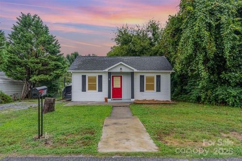 903 Michigan St, Kannapolis, NC, 28083-6721 | Card Image