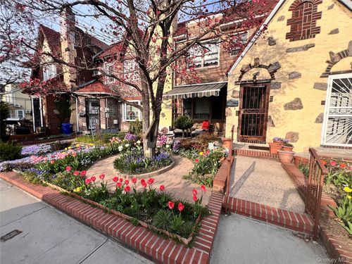 4705 189th St, Flushing, NY, 11358-3827 | Card Image
