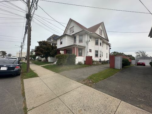 211 Bronx Ave, Bridgeport, CT, 06606-4606 | Card Image
