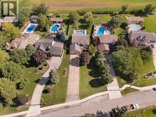 229 Irwin Ave, Essex, ON, N8M2T5 | Card Image