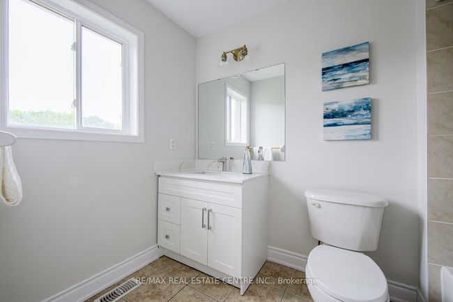359 Bussel Cres, House attached with 3 bedrooms, 3 bathrooms and 1 parking in Milton ON | Image 27