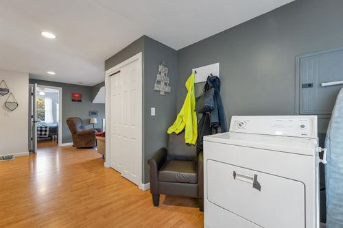 20 Cheswill St, Newmarket, NH, 03857-1545 | Card Image