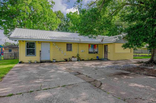 210 E Caldwell St, Gonzales, LA, 70737-3130 | Card Image