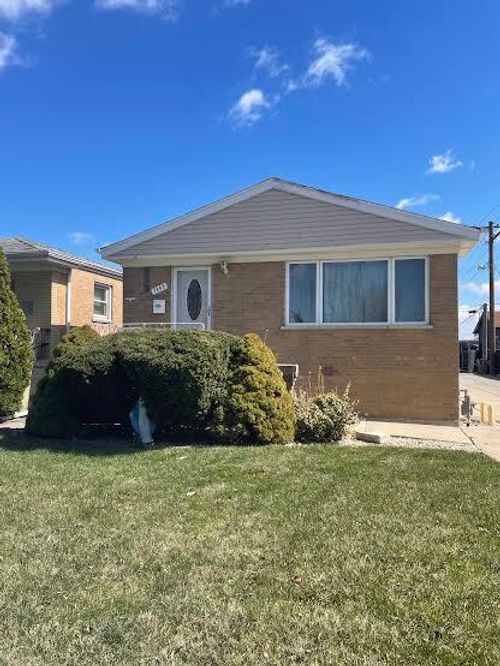 7843 Natchez Ave, Burbank, IL, 60459-1125 | Card Image