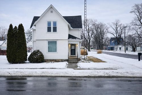 301 N Range St, Wolcott, IN, 47995-8286 | Card Image