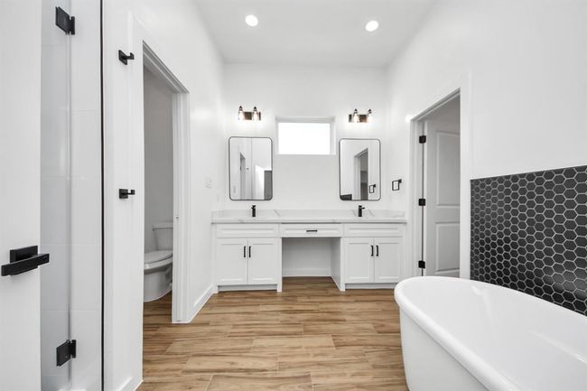 Primary Bathroom | Image 28