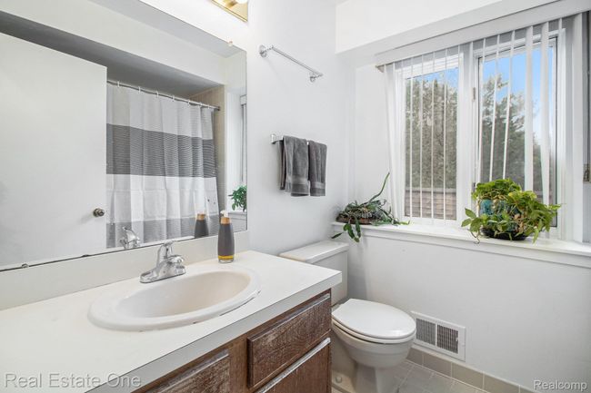 Full Bathroom | Image 25