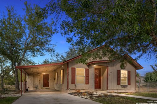 412 W Coker Ave, Devine, TX, 78016-2004 | Card Image