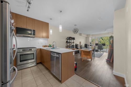 315-1330 Marine Dr, North Vancouver, BC, V7P1T4 | Card Image
